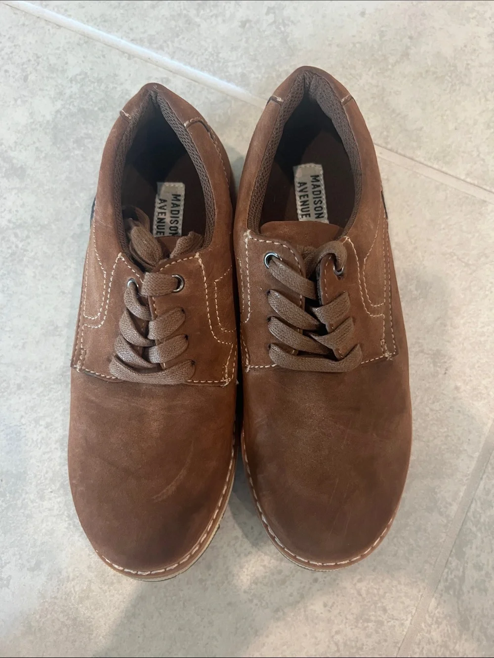 • Madison Avenue Boy Brown Casual Lace-Up Shoes, size 2 •
